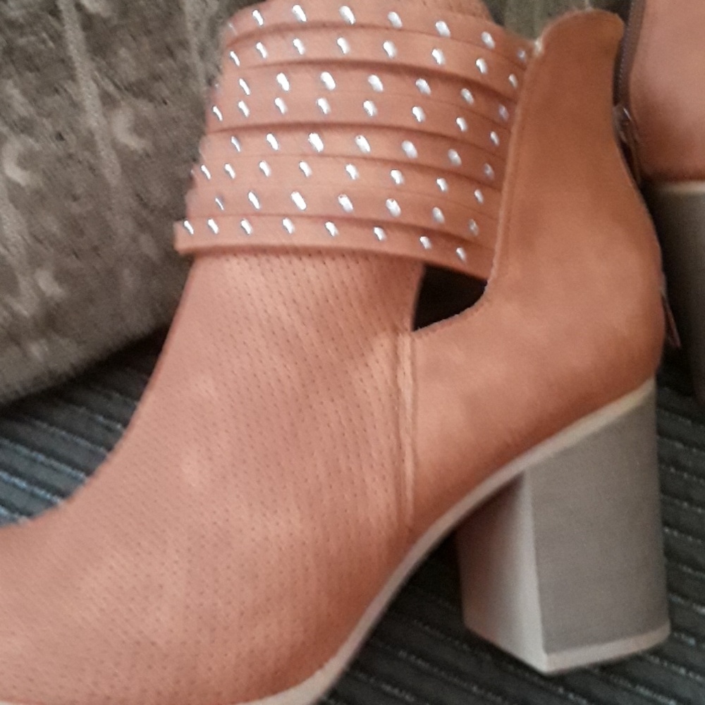 Boots - Picture 2 of 6